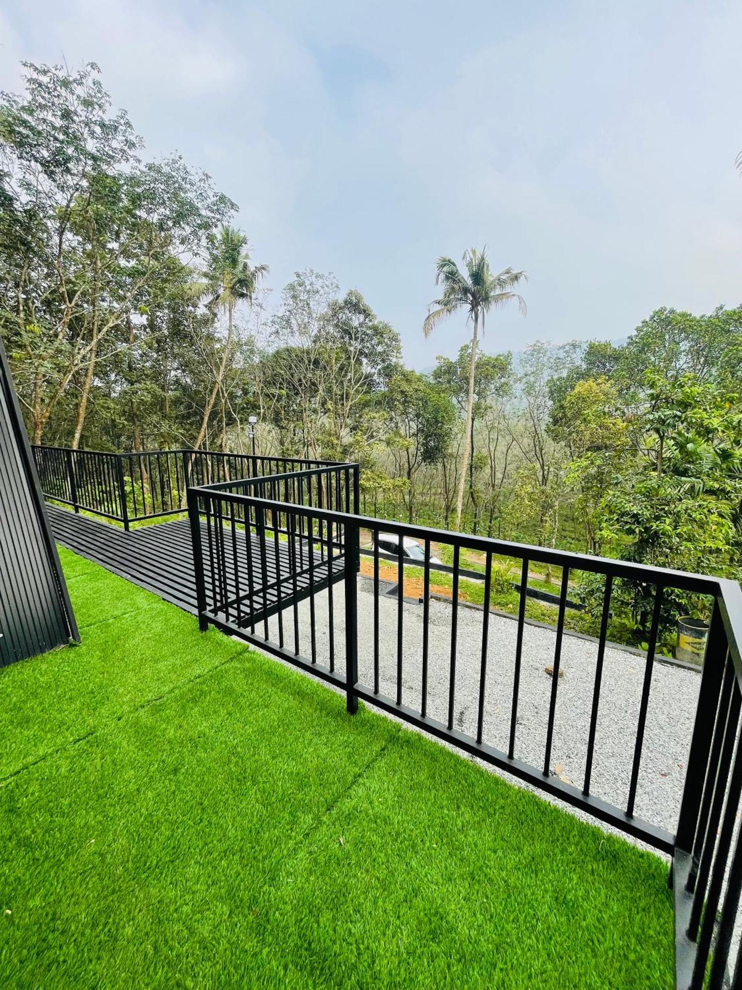 Zerahs - Independent Villa, * Athirappilly